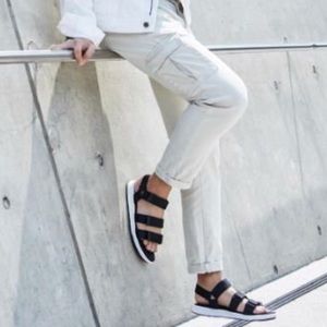 dr martens maldon sandals